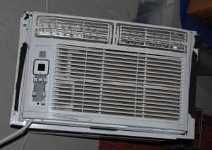 An air conditioning window unit